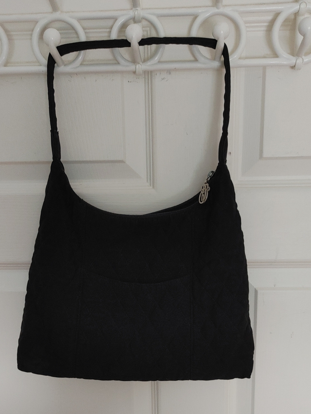 Source Unknown Black Quilted Shoulder Bag with Silver Zip Pull